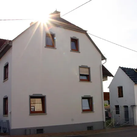 Haus Bella شقة Altendiez
